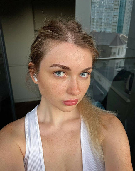 Naken läckt OnlyFans-bild av Ahrinyan