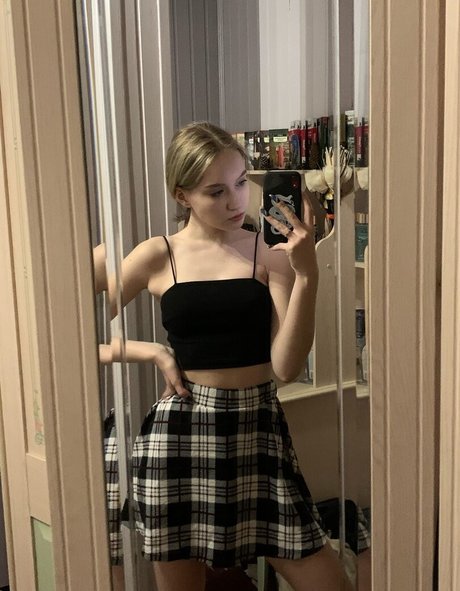 Naakte gelekte OnlyFans-foto van Diana Volynets