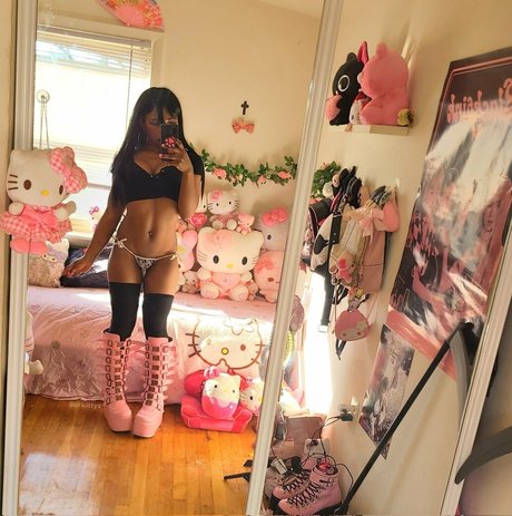 Nahá fotka uniklých OnlyFans od Lilrawrs