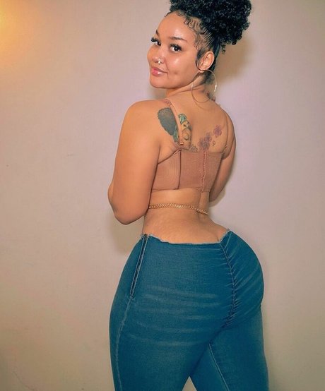 Nahá fotka uniklých OnlyFans od Darla Dimples