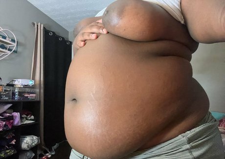 Naken lekkede OnlyFans-bilde av Faeriefeedee