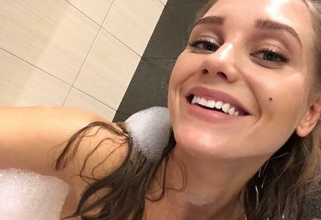Naken lekkede OnlyFans-bilde av Kristina Asmus