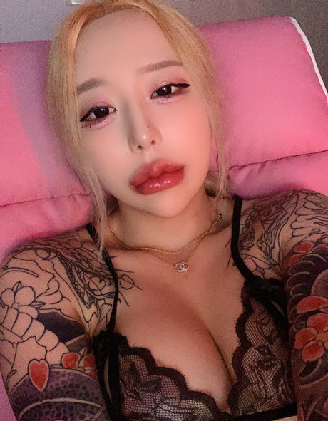 Naken lekkede OnlyFans-bilde av Jeeiqueen