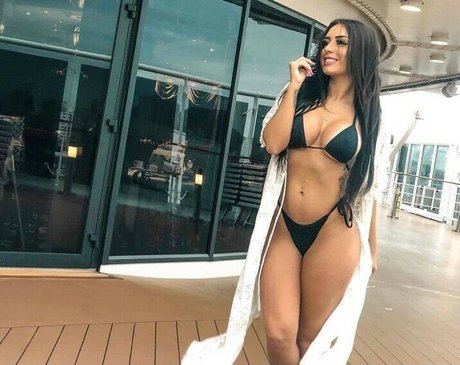 Naakte gelekte OnlyFans-foto van Bruna Corradini