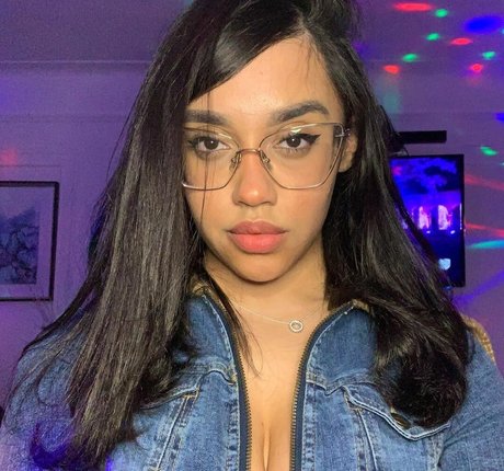 Itsqueennovaa OnlyFans泄露裸照