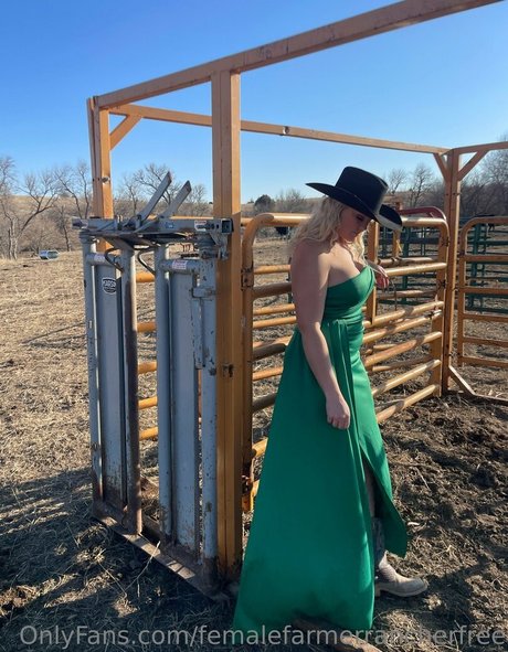 Обнаженная фотография утечки OnlyFans от Femalefarmerrancherfree