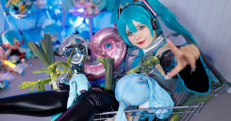 Saya Scarlet