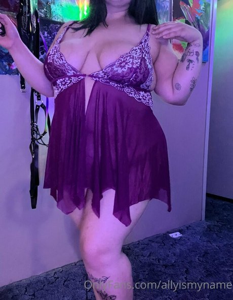 Naken lekkede OnlyFans-bilde av Allyismyname