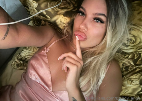 Обнаженная фотография утечки OnlyFans от Blondyangel