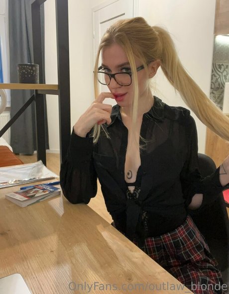 Outlawblonde