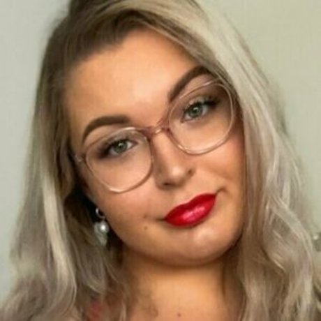 Nahá fotka uniklých OnlyFans od Cheekyyelofree