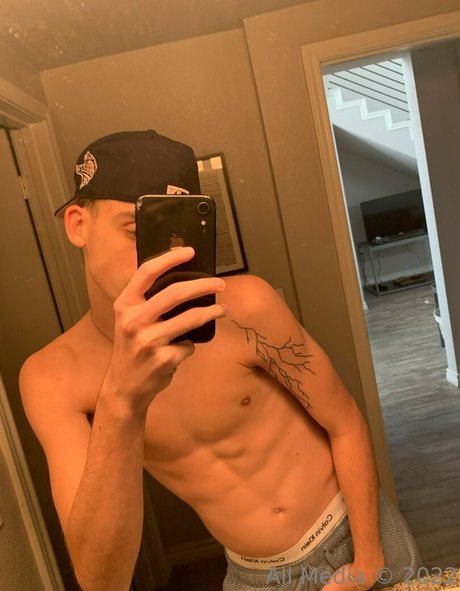 Naken läckt OnlyFans-bild av Exclusivehuddy