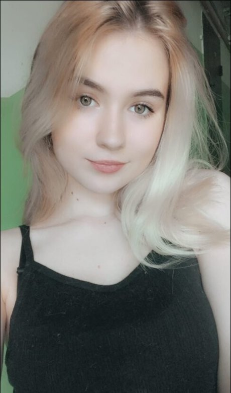 Naken läckt OnlyFans-bild av Yourloveemily
