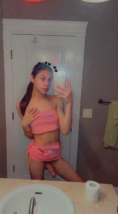 Naken läckt OnlyFans-bild av Angel Adora