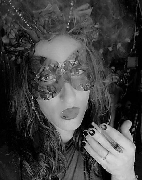 Alasti lekkinud OnlyFans-i pilt Flamenymph