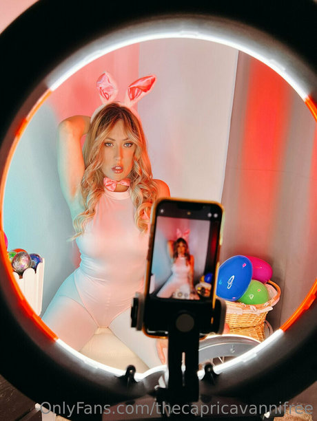 Nacktes geleaktes OnlyFans-Foto von Thecapricavannifree