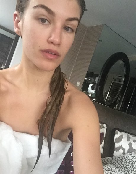 Naken lekkede OnlyFans-bilde av Amy Willerton
