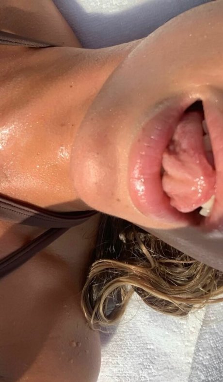 Naken lekkede OnlyFans-bilde av Teodora Dzehverovic