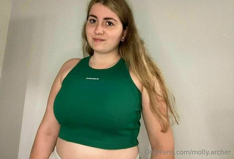 Naken läckt OnlyFans-bild av Molly Archer