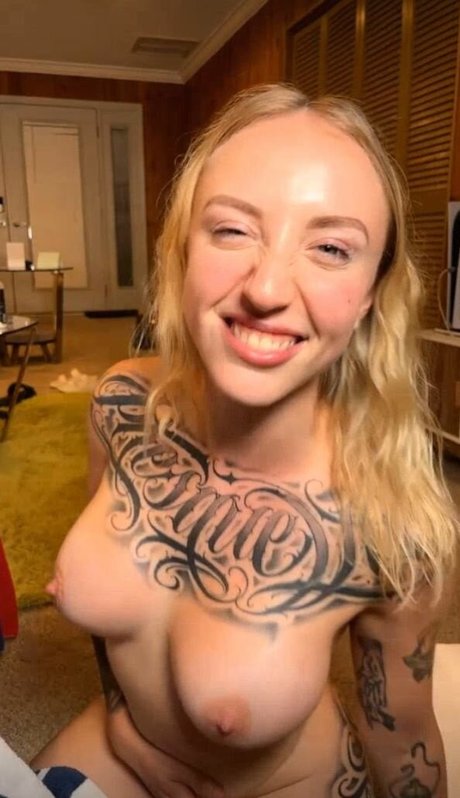 Foto di nudo di fuga di OnlyFans di Justpeechi