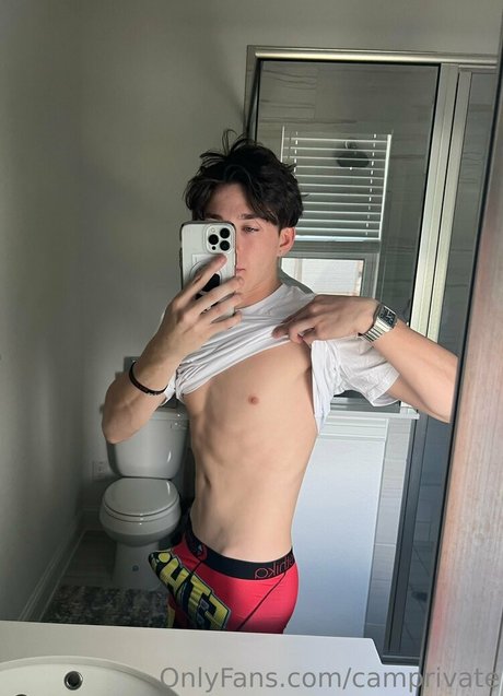 Naken lekkede OnlyFans-bilde av Camprivate