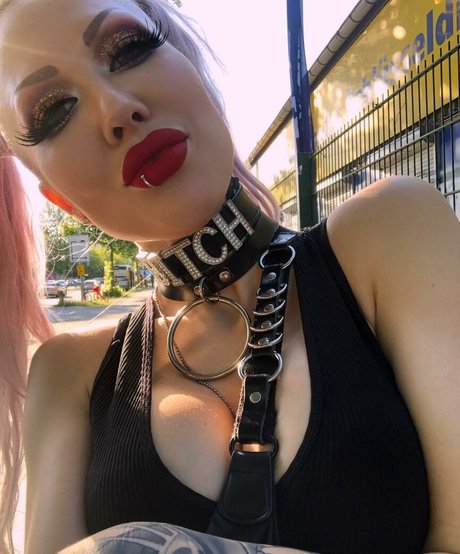 Nahá fotka uniklých OnlyFans od My Little Vronie