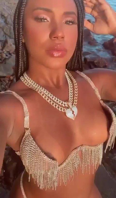 Naken lekkede OnlyFans-bilde av Adriele Souza