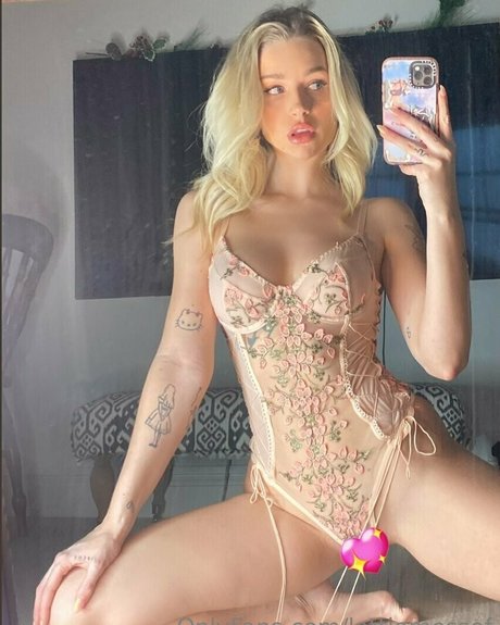 Lottiemossof  nude leaked OnlyFans photo