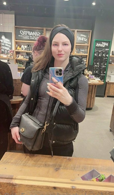 Naakte gelekte OnlyFans-foto van Misshelenalue