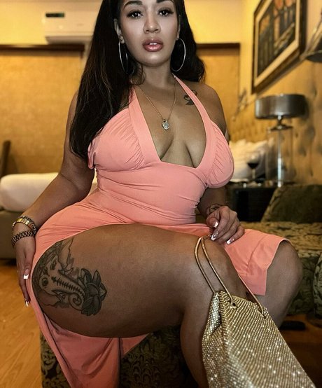 Naken lekkede OnlyFans-bilde av Curvyrb