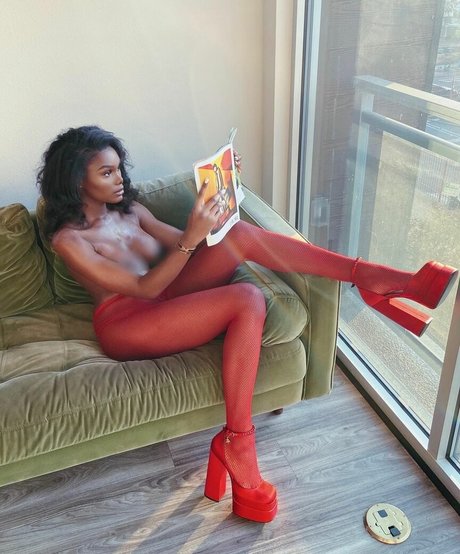 Naken lekkede OnlyFans-bilde av Ts Imani
