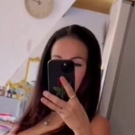 Naken läckt OnlyFans-bild av Ourpleasures