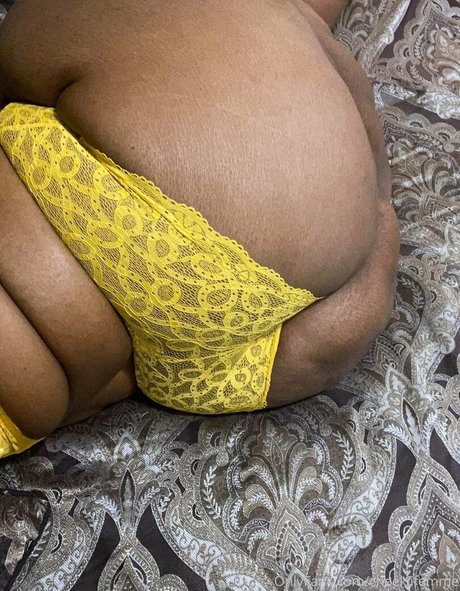 Naken lekkede OnlyFans-bilde av Cheekiifemme