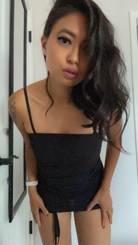 Foto desnuda filtrada de OnlyFans de Randomsuburbanite Rose