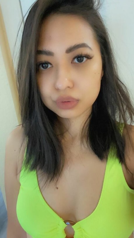 Alaston vuotanut OnlyFans-kuva Randomsuburbanite Rose