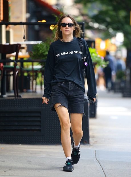 Suki Waterhouse