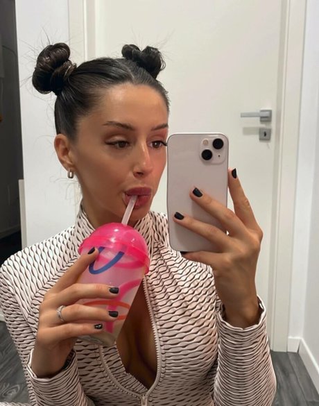 Alasti lekkinud OnlyFans-i pilt Adalline