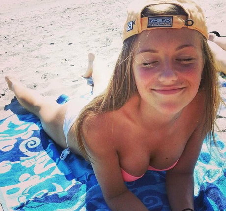 Naken lekkede OnlyFans-bilde av Holly Cloar
