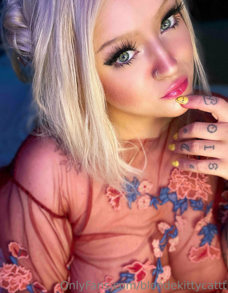 Blondekittycattt