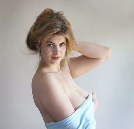 Nahá fotka uniklých OnlyFans od Natalie Juliet Deadman