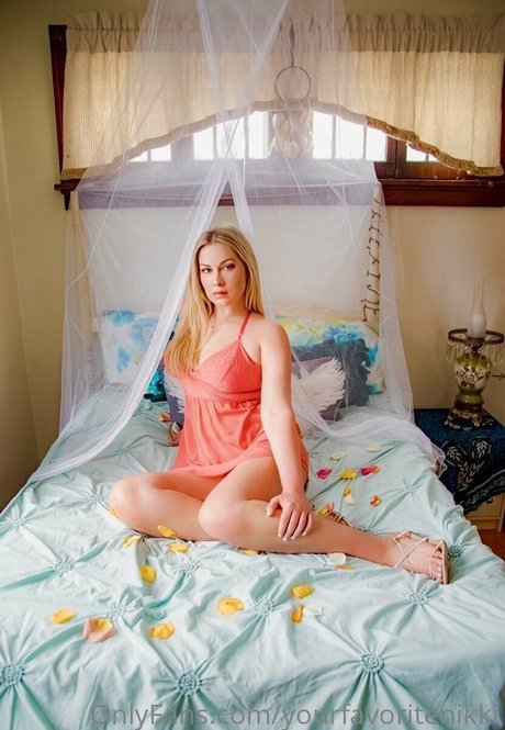 Naken läckt OnlyFans-bild av Nikki Baker