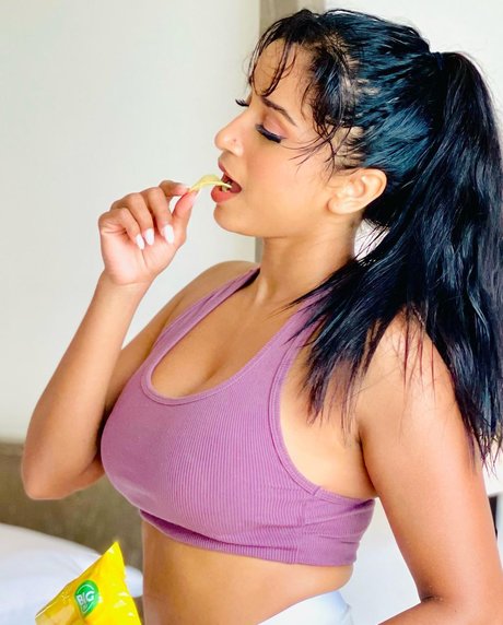 Nahá fotka uniklých OnlyFans od Pooja Bhalekar