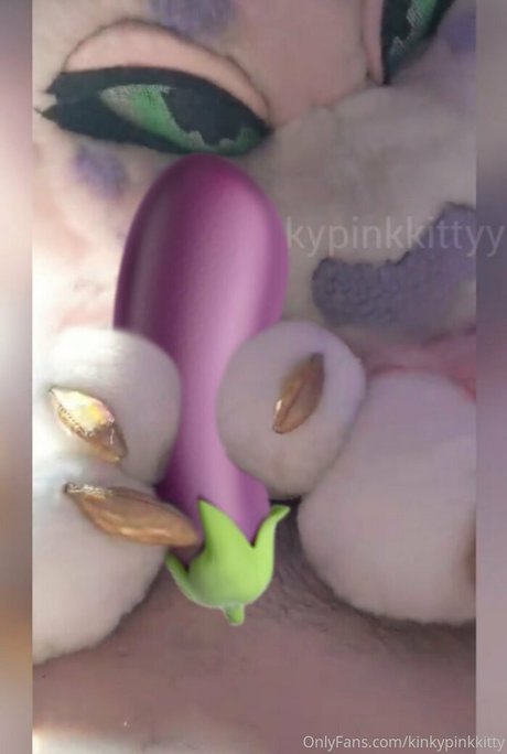 Nahá fotka uniklých OnlyFans od Kinkypinkkitty