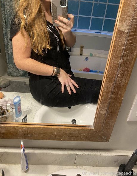 Hotwifepeachesfree