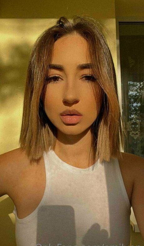 Naken lekkede OnlyFans-bilde av Emilyon
