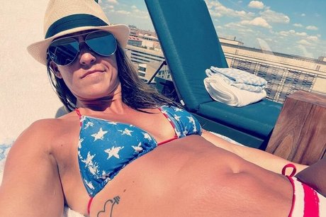 Bikinisquats
