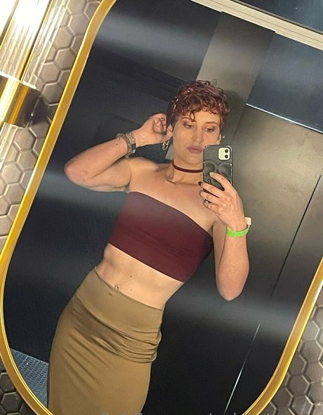 Reddhotqueen