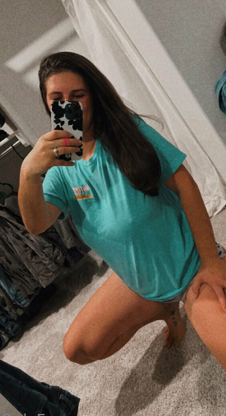 Brunettebombshell13