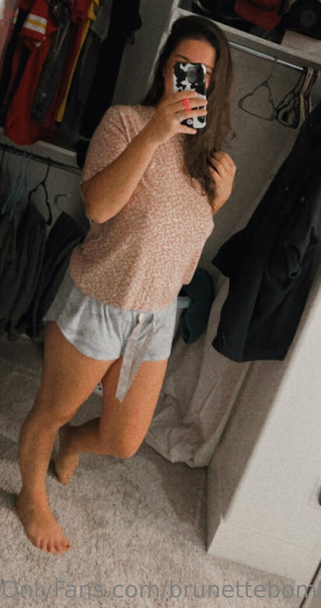 Brunettebombshell13