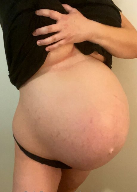 Alasti lekkinud OnlyFans-i pilt Charlottewinters
